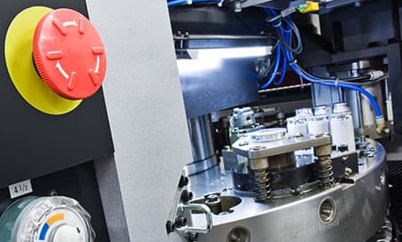 Hengstlers Sicherheitssteuerungssysteme für den Maschinenschutz und die Sicherheit des Personals